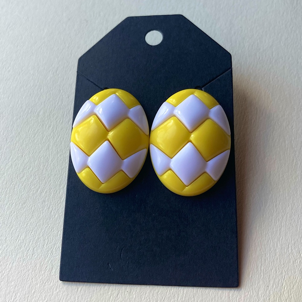 1987 Avon "Sunsations" Pierced Earrings in yellow!